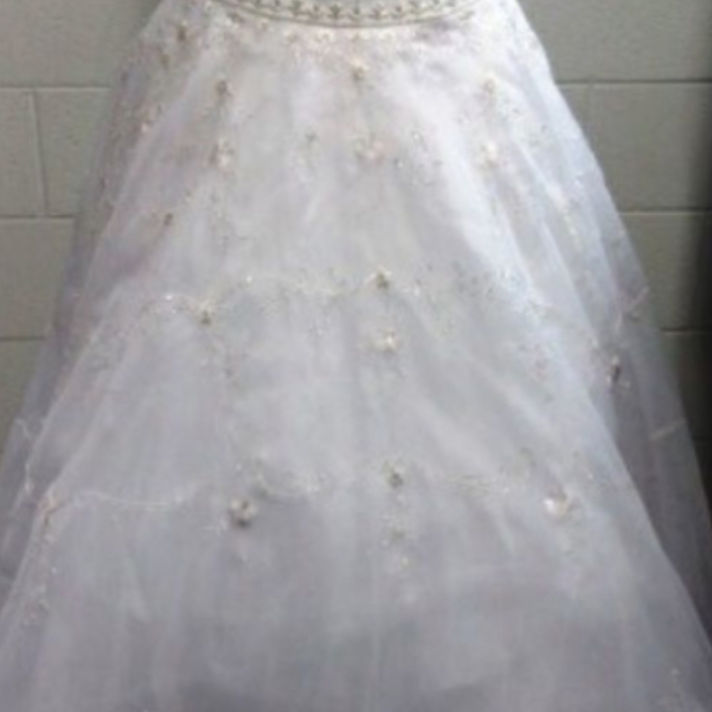 Elegant White StrapleWedding Dress - Picture 9 of 12